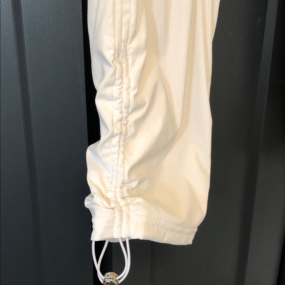 Lululemon Dance Studio White Lined Mid-rise Cropped Pants Size 6, excellent - Picture 4 of 12